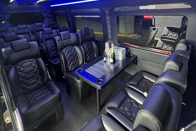 Nashville Airport Transfer with Limo Service - The Vehicle and Amenities