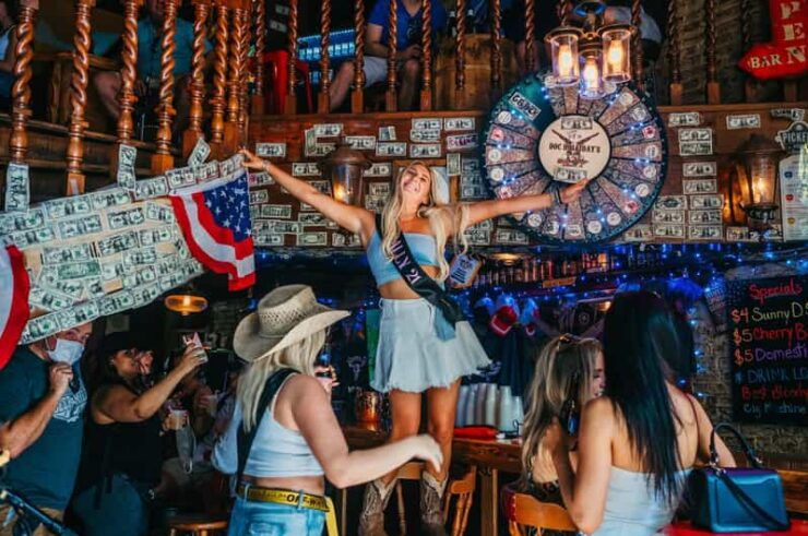 Nashville: Guided Bar Crawl With Drinks Discounts - Good To Know
