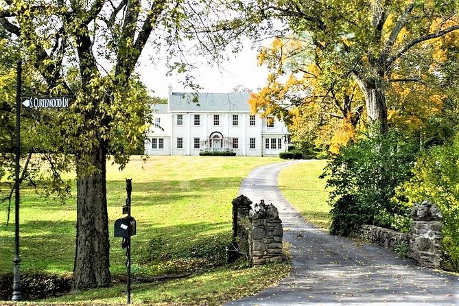 Nashville "Homes of the Stars" Narrated Bus Tour With 15 Celebrity Homes - Pricing and Booking