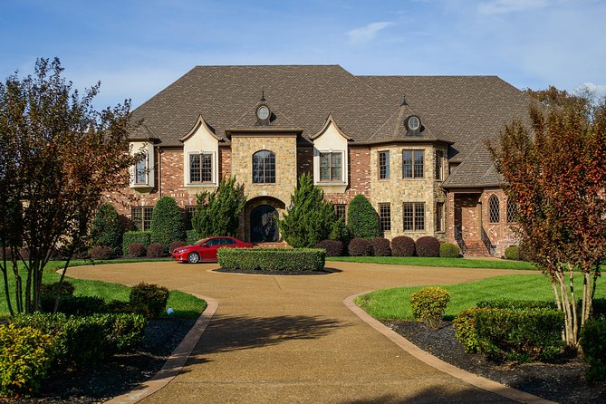Nashville "Homes of the Stars" Narrated Bus Tour With 15 Celebrity Homes - Knowledgeable Tour Guide