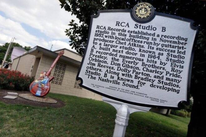 Nashville: Private City Tour With Local Singer-Songwriter - Experience Bicentennial Capitol Mall State Park