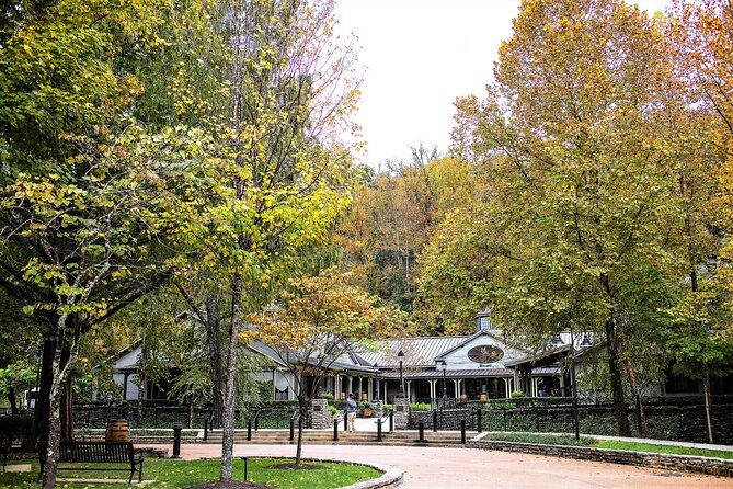 Nashville to Jack Daniels Distillery Bus Tour & Whiskey Tastings - The Sum Up