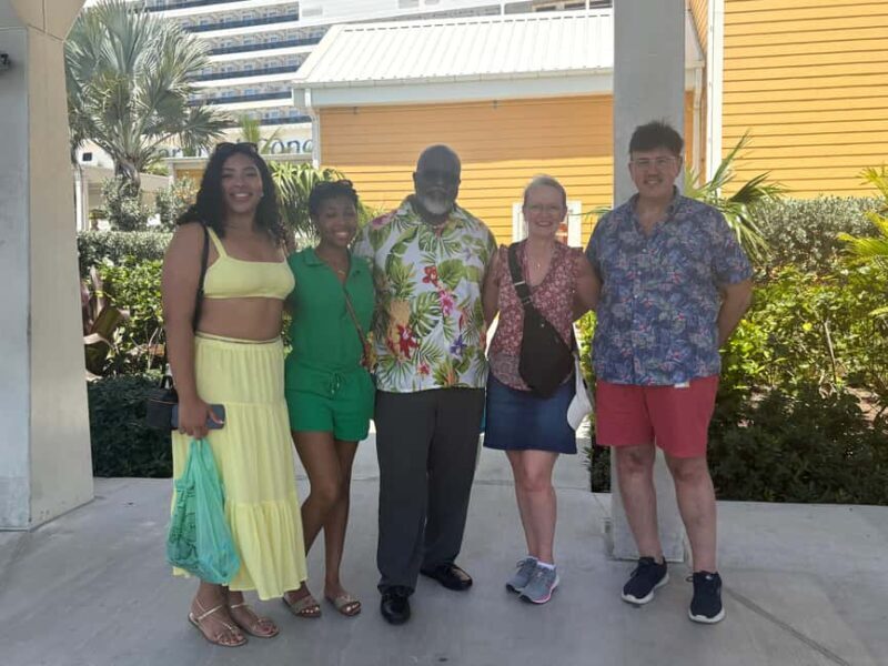 Nassau: Historic City Tour with Drink and Food Tasting - Food and Drink Tastings: Savoring Bahamian Flavors