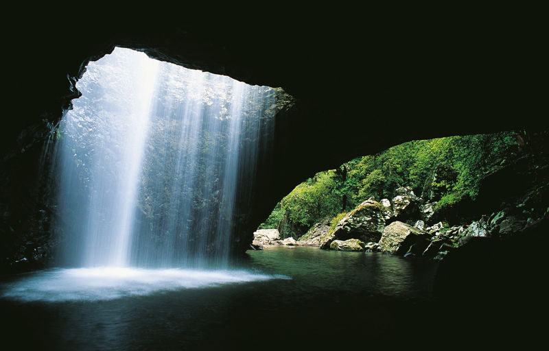 Natural Bridge and Springbrook Waterfalls Tour from Gold Coast - Hinze Dam makes a useful first pause