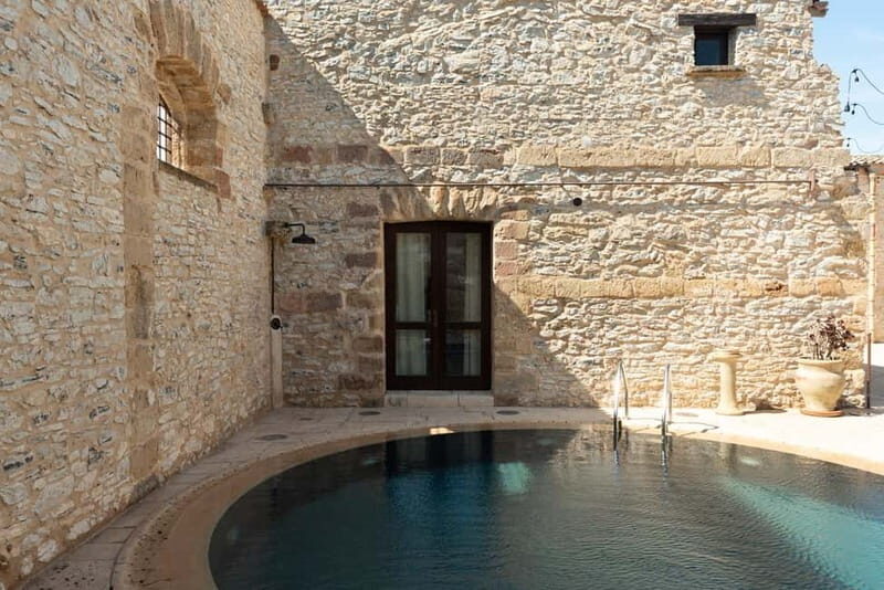 Nature and relaxation by the pool at Baglio Passofondo Estates - Good To Know