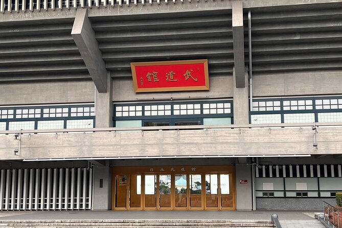 Nature Walking Tour at the Imperial Palace and Tokyo Grand Shrine - Meeting and Pickup