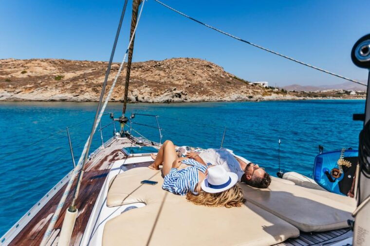 Naxos/ Paros: Sailing Cruise with Food and Drinks - The Experience on Board