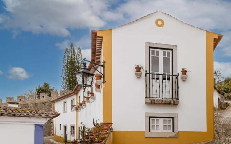 Nazaré, Alcobaça and Óbidos on a Luxury Mercedes - The Highlights in Detail