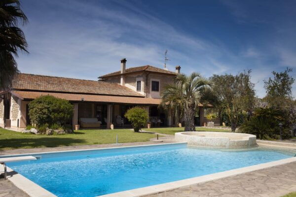 Near Rome: Wine Tasting in Exclusive Location - Accessibility and Language