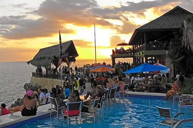 Negril 7 Miles Beach, Ricks Cafe and Shopping - A Closer Look at the Tour Experience