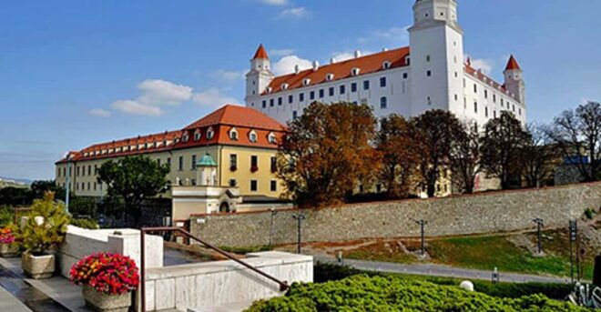 Neighboring in Bratislava: Full-Day Tour From Budapest - Customer Reviews and Ratings