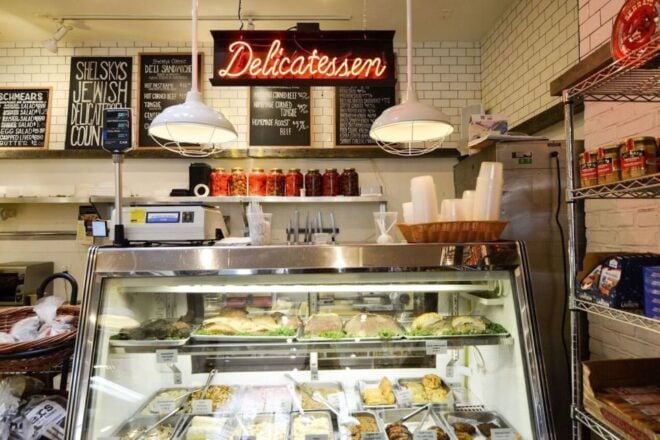 Neighbourhood Eats: Brownstone Brooklyn Food Tour - Learn About the Neighborhoods History
