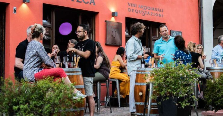 Neive: Barolo and Barbaresco Wine Tasting With Snacks - Wine Tasting Experience