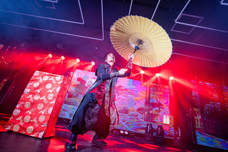 Neo-Japanese Show "OVAS" Osakas Frenzied Night Show - A Dotonbori show built around variety