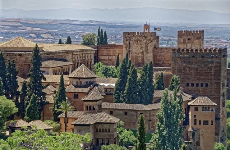 Nerja/Torrox/Almuñécar: Granada Day Trip With Alhambra - Itinerary Overview