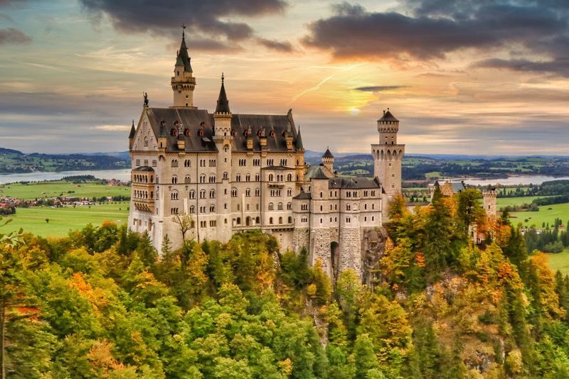 Neuschwanstein Castle, Linderhof Palace and Oberammergau Tour - A Munich day trip built around three stops