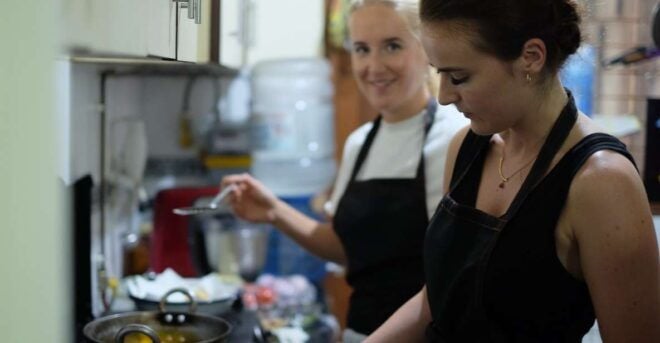 New Delhi: 5-Hour Traditional Cooking Class With Local Chef - Cancellation Policy and Reservation Details