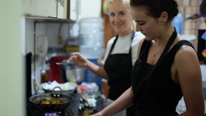 New Delhi: 5-Hour Traditional Cooking Class With Local Chef - Cancellation Policy and Reservation Details