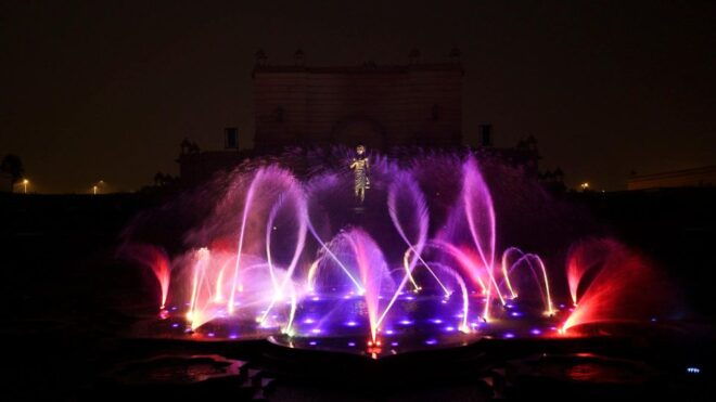 New Delhi & Akshardham Temple Tour With Water and Light Show - Logistics and Transportation Information