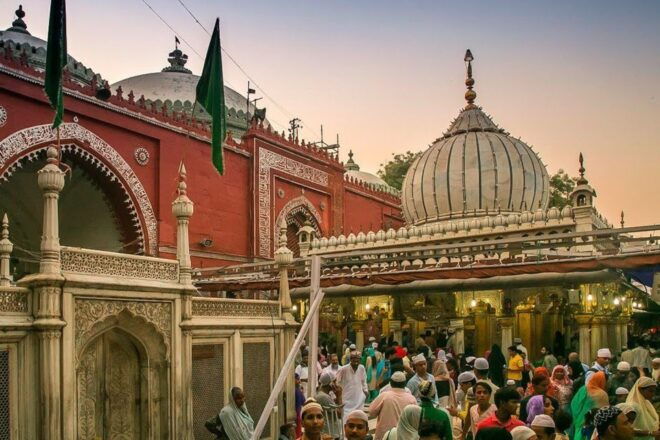New Delhi: Faiths of Indian Culture Guided Tour - Guide Services Offered