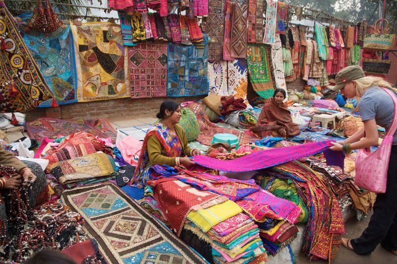 New Delhi: Half Day Shopping Tour with Transfers - What the guide and driver add