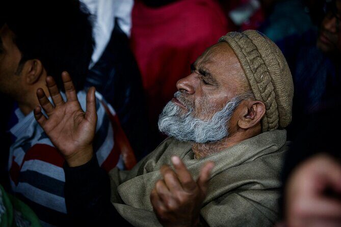 New Delhi: Hazrat Nizamuddin & Humayun Tomb Guided Walking Tour - Hazrat Nizamuddin Dargah Baoli: An Ancient Stepwell