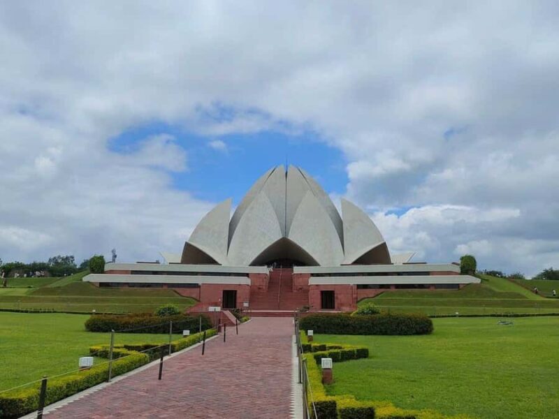 New Delhi: Lotus Temple Guided Tour with Hotel Pickup - Why Visit the Lotus Temple?