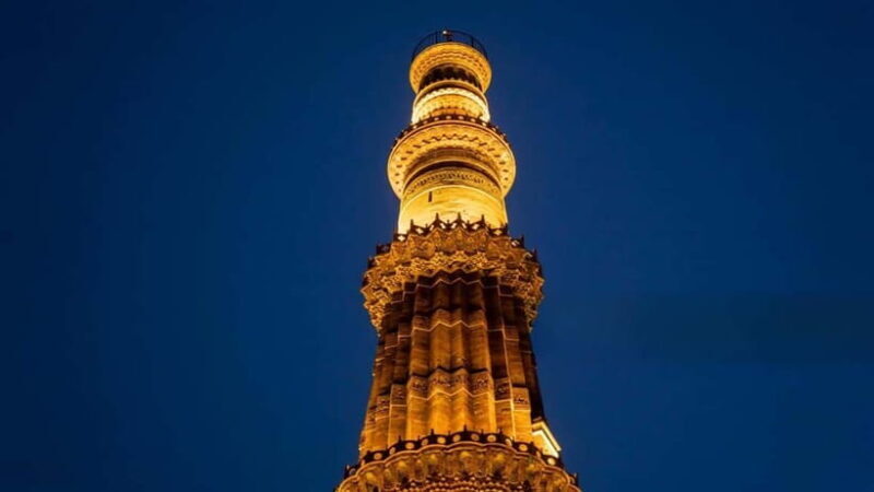 New Delhi: Qutub Minar Light & Sound Show with Dinner - What’s Included and What’s Not