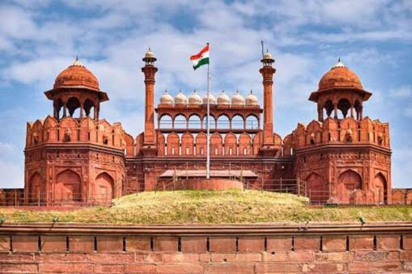 New Delhi: Red Fort Entry Ticket & Guided Tour With Transfer - The Sum Up