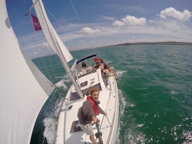 New Forest: Sail With Lunch or Dinner From Lymington - Crew and Service