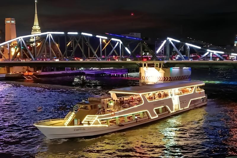 New Horizon Dinner Cruise in Bangkok - The quick take