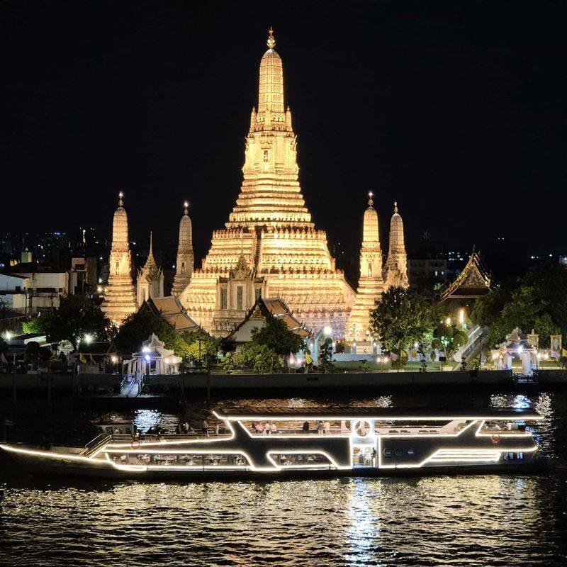 New Horizon Dinner Cruise in Bangkok - Starting from Terminal 21 Rama 3