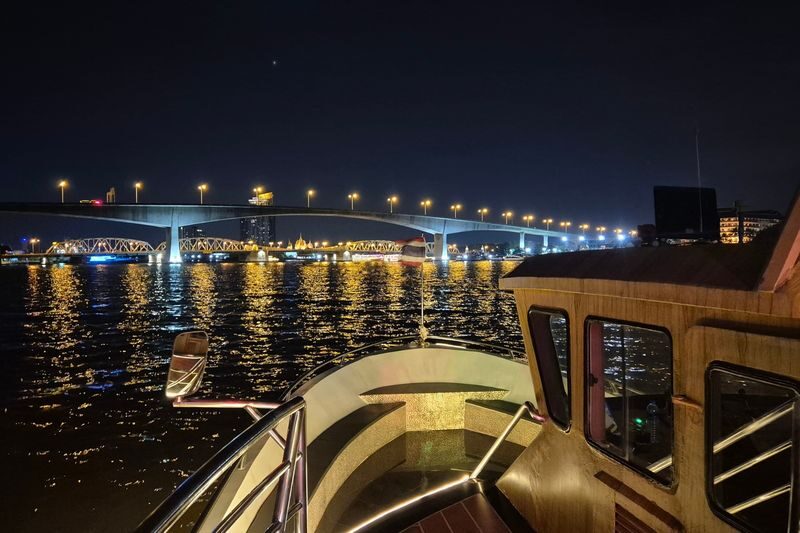 New Horizon Dinner Cruise in Bangkok - A buffet with plenty to sample
