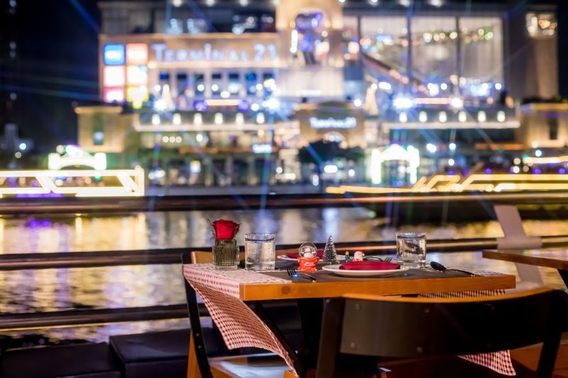 New Horizon Dinner Cruise in Bangkok - The personal touches and family considerations