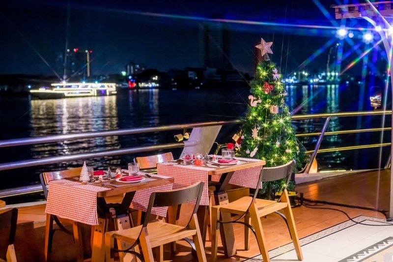 New Horizon Dinner Cruise in Bangkok - What the price gets you