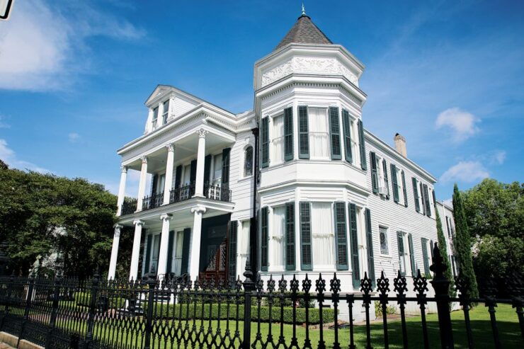 New Orleans: 2-Hour Homes of the Rich & Famous Walking Tour - Tour Experience