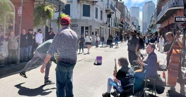 New Orleans: 45 Minutes in the French Quarter - Languages and Accessibility