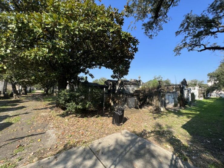 New Orleans : Best of Ghost & Voodoo Experience Walking Tour - Experience Highlights