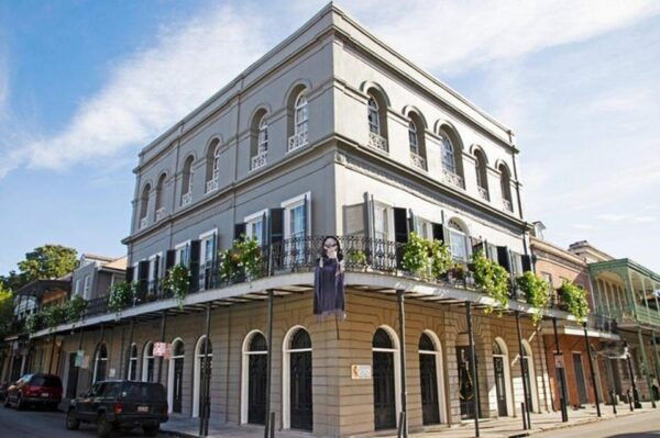 New Orleans: City and Cemetery Sightseeing Tour - Burial Customs and History