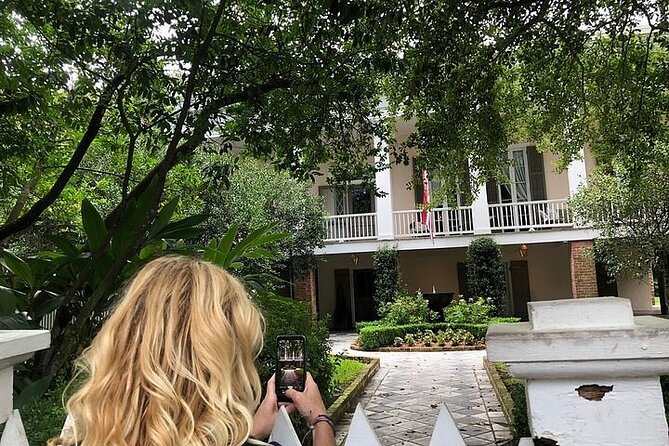 New Orleans City and Cemetery Tour Garden District Stroll - What to Expect on the Tour