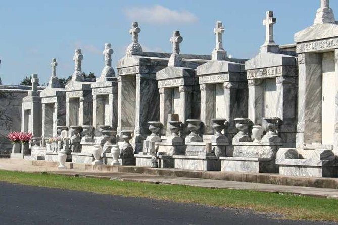 New Orleans City Tour: Katrina, Garden District, French Quarter & Cemetery - Excellent and Informative Driver