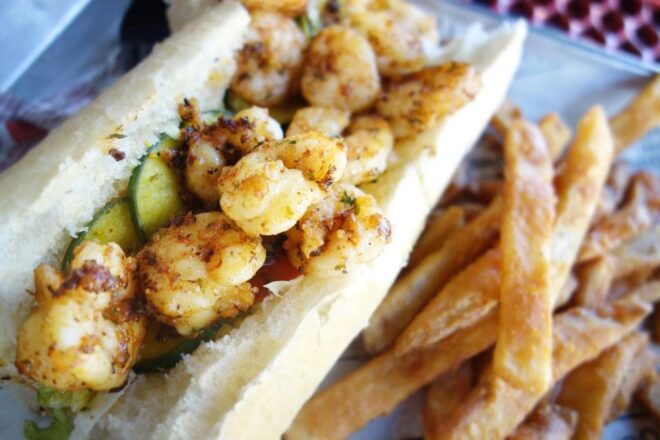 New Orleans: Food Walking Tour With Tastings and Streetcar - Language and Group Size