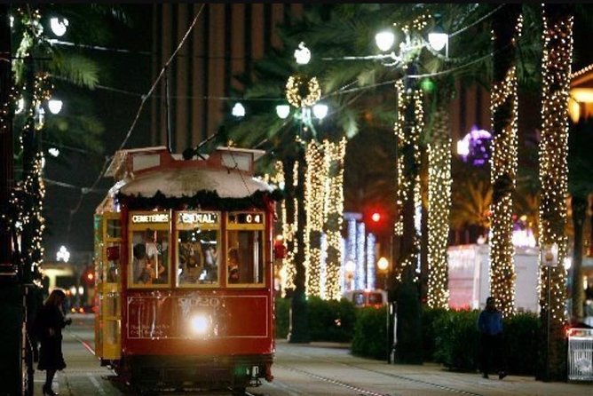 New Orleans French Quarter: Seasonal Christmas Tour - Tour Accessibility and Policies