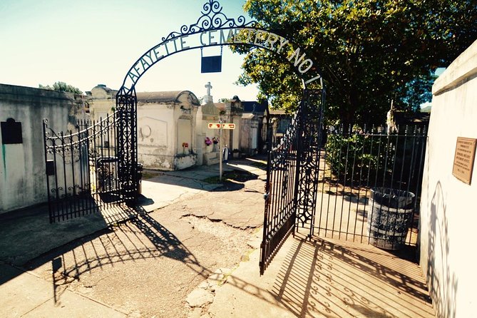 New Orleans Garden District and Lafayette Cemetery Tour - What To Expect on the Tour