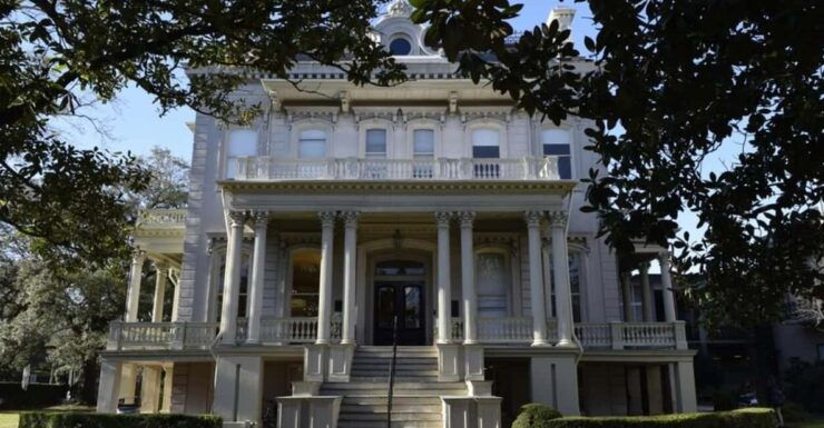 New Orleans: Garden District Walking Tour - Explore the Garden District