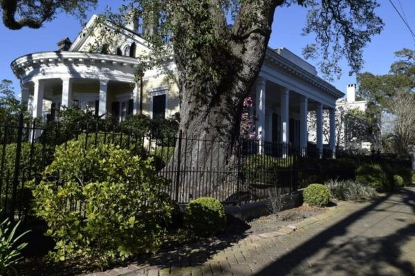 New Orleans: Garden District Walking Tour - Booking and Payment Options