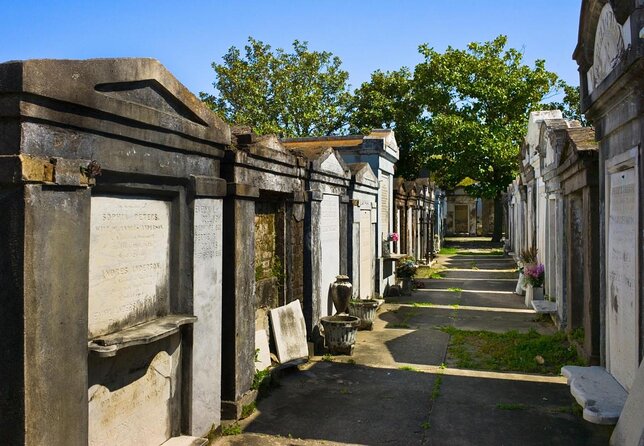 New Orleans Garden District Walking Tour Including Lafayette Cemetery No. 1 - Explore Lafayette Cemetery No. 1