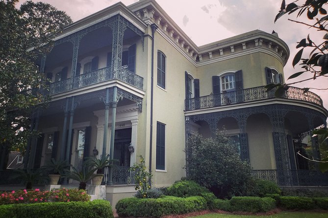 New Orleans Garden District Walking Tour Including Lafayette Cemetery No. 1 - Common Questions