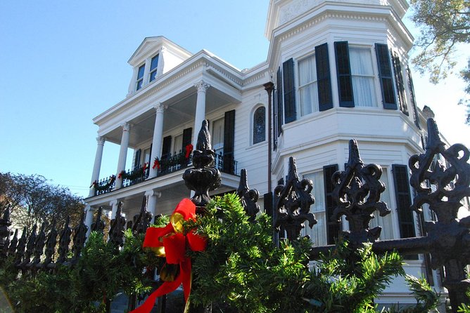 New Orleans Holiday Bus Tour: Jingling Through the Crescent - Parking Availability