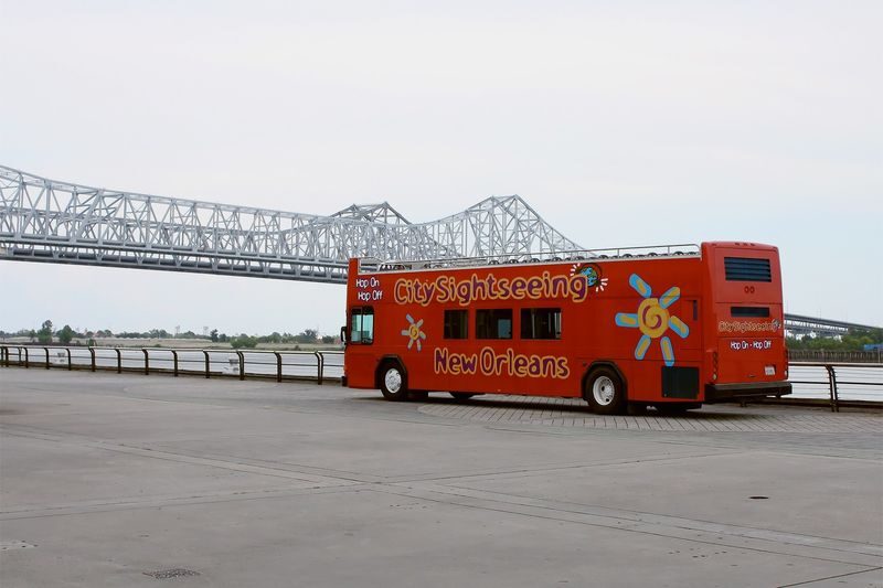 New Orleans Hop-On Hop-Off Bus by City Sightseeing - What the live guide adds